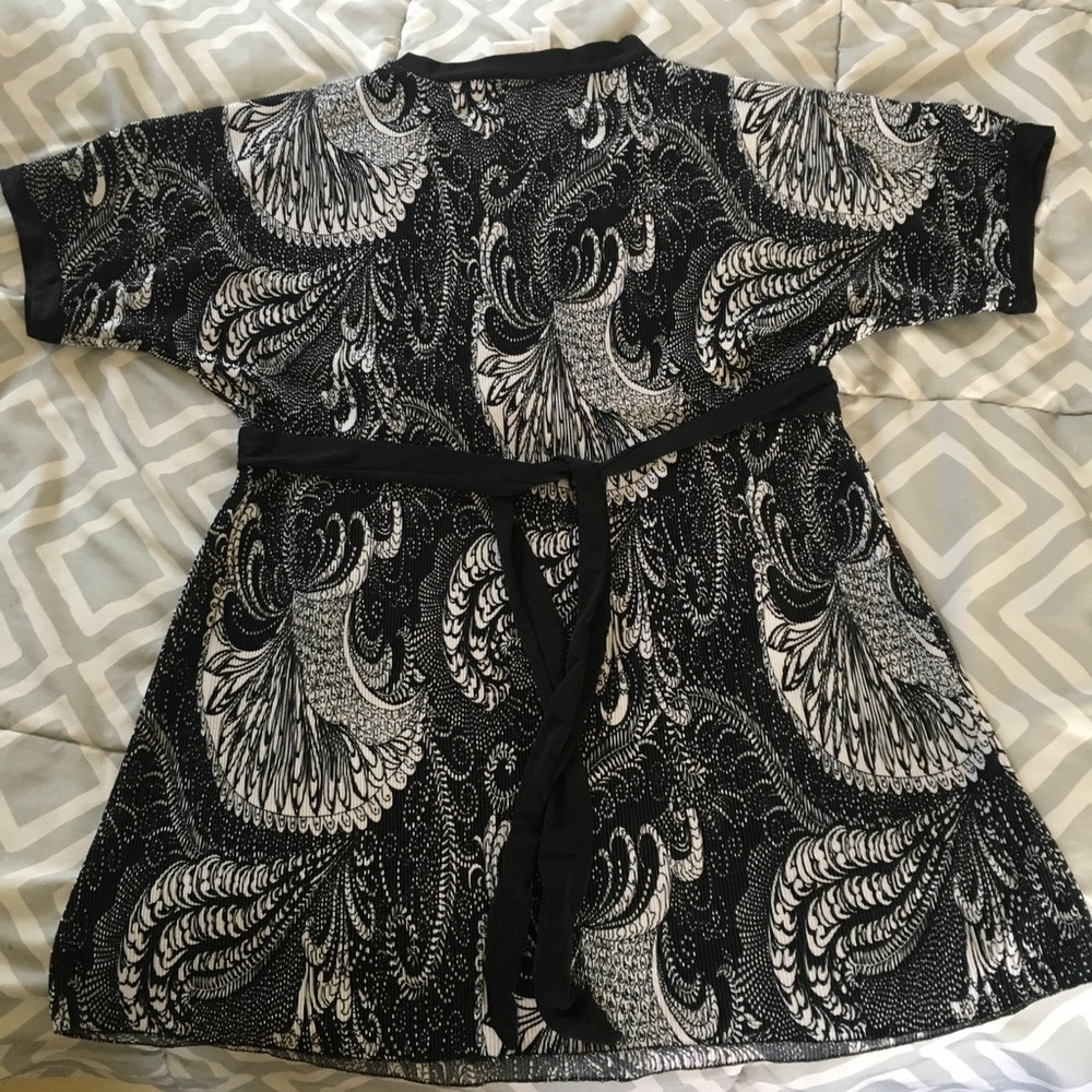 Black and white silky top - Picture 2 of 3